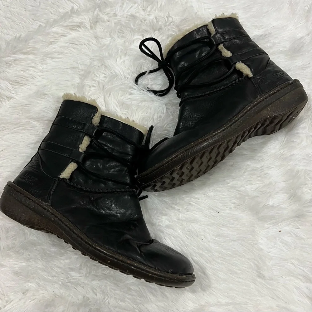 UGG Caspia Sheepskin Lined Leather Ankle Boots Size 8